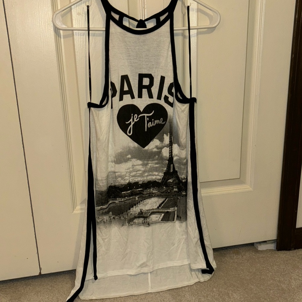 NWT Black & off white halter Paris top with slits up the sides Size M